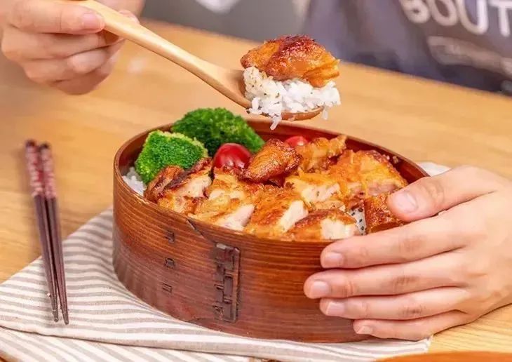 用整块鸡腿肉做的鸡扒,不用调味,5分钟搞掂一餐,只需要8.2元插图7 用整块鸡腿肉做的鸡扒,不用调味,5分钟搞掂一餐,只需要8.2元插图7